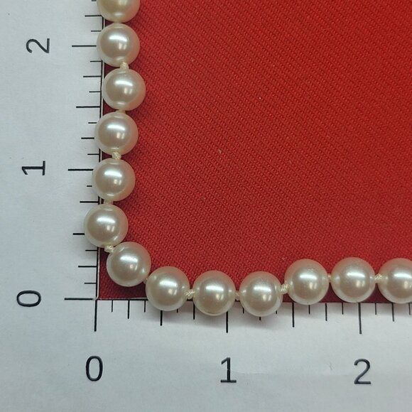 Pearl Necklace & Screw Back Earrings Set Faux Pearls Gold Tone - Picture 7 of 8